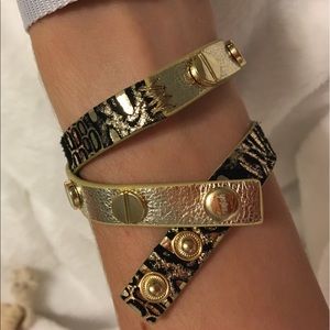 Adjustable wrap bracelet black and gold